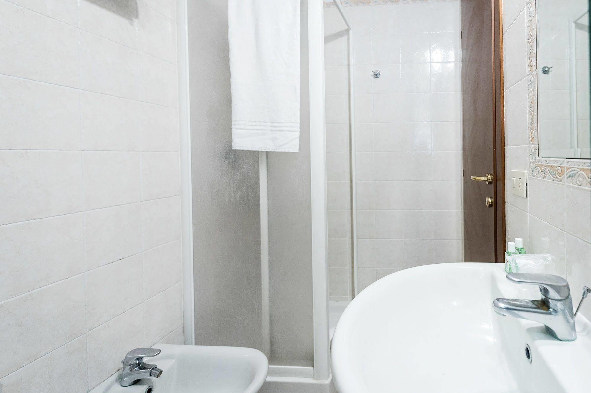 Hotel La Villetta Fiumicino Luaran gambar